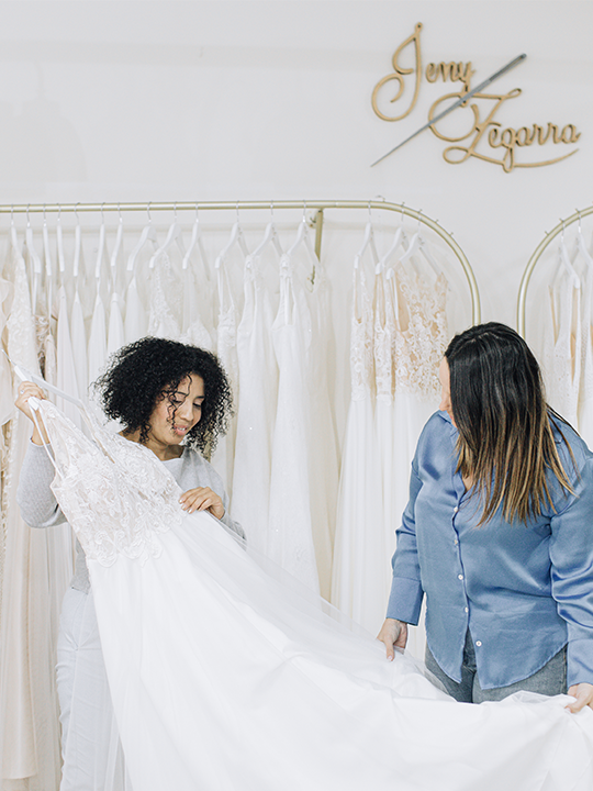 Vestidos-de-novia-hechos-a-mano-en-Barcelona